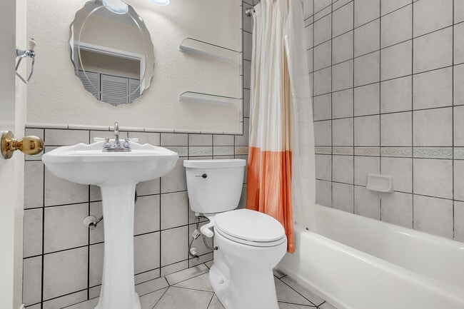 Building Photo - 21166 Gladiolos Way