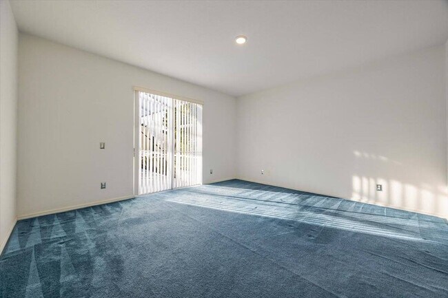 Building Photo - 429 Belfry Dr