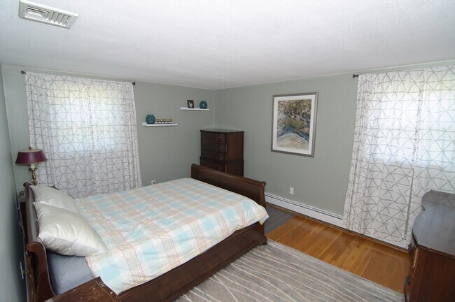 Building Photo - 60 Greenleaf Cir