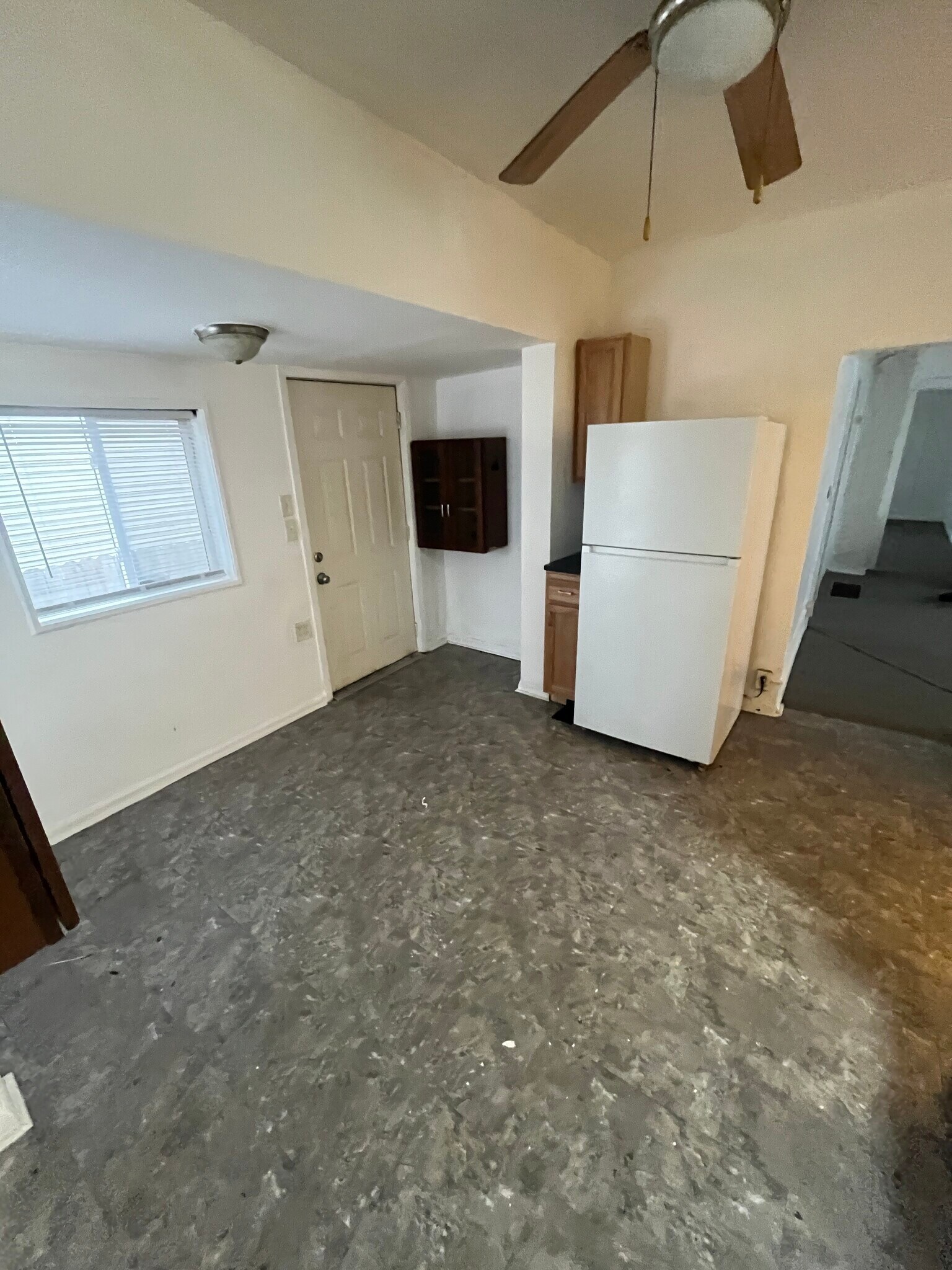 Building Photo - 690 York Ave