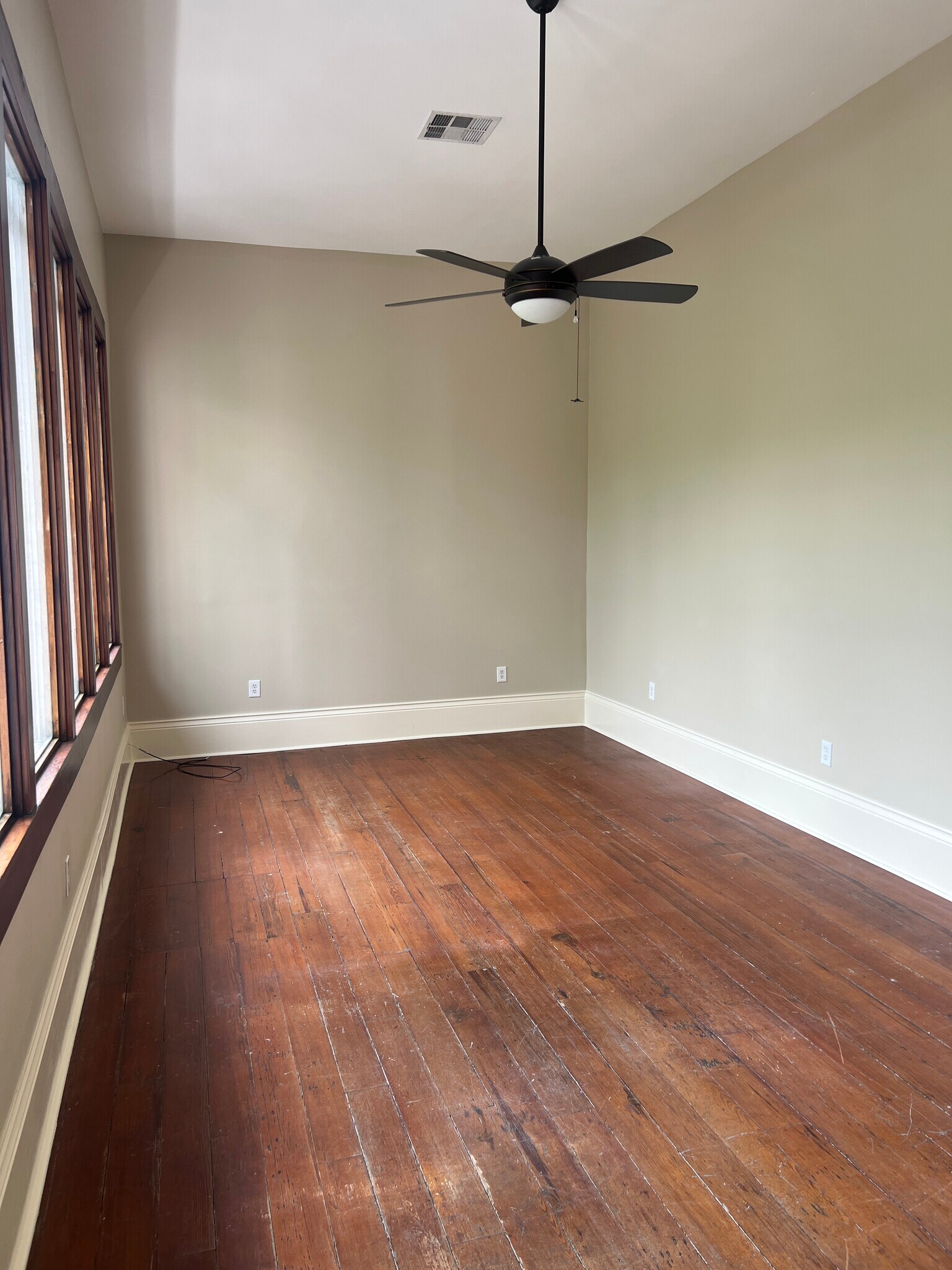 Living room - 1436 Louisiana Avenue