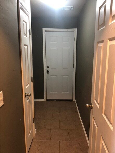 Utility room and garage entry - 520 S Castle Ridge Ln