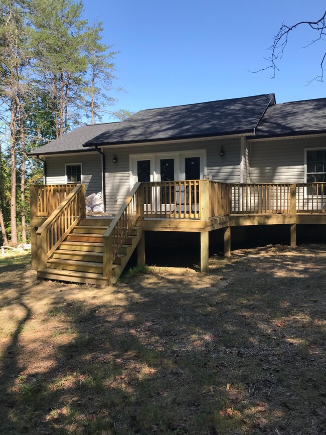 Building Photo - 528 Siever Rd
