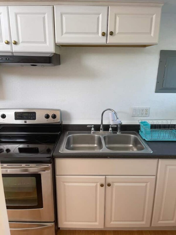 Building Photo - 3345 Lakeshore Blvd