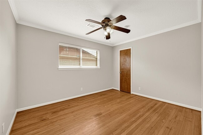 Building Photo - 9927 Southport Dr