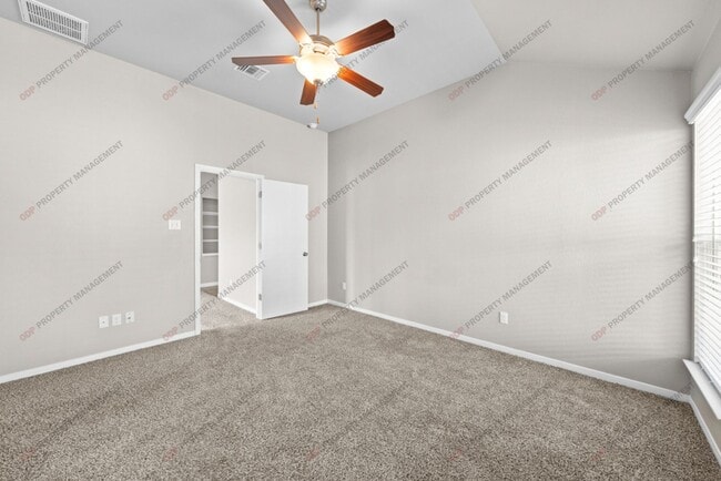 Building Photo - 1115 Roanoke Dr