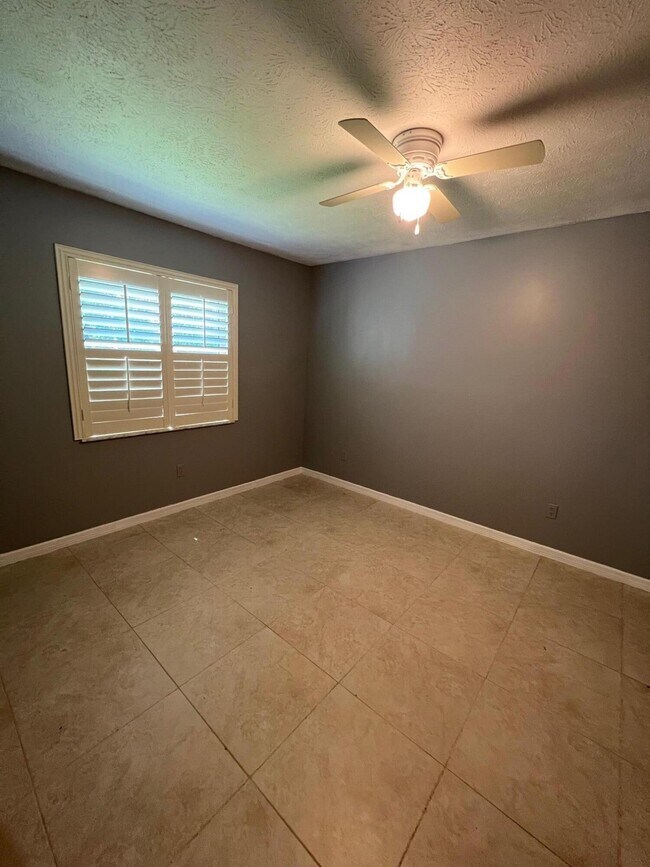 Building Photo - 1925 SE Cheltenham St