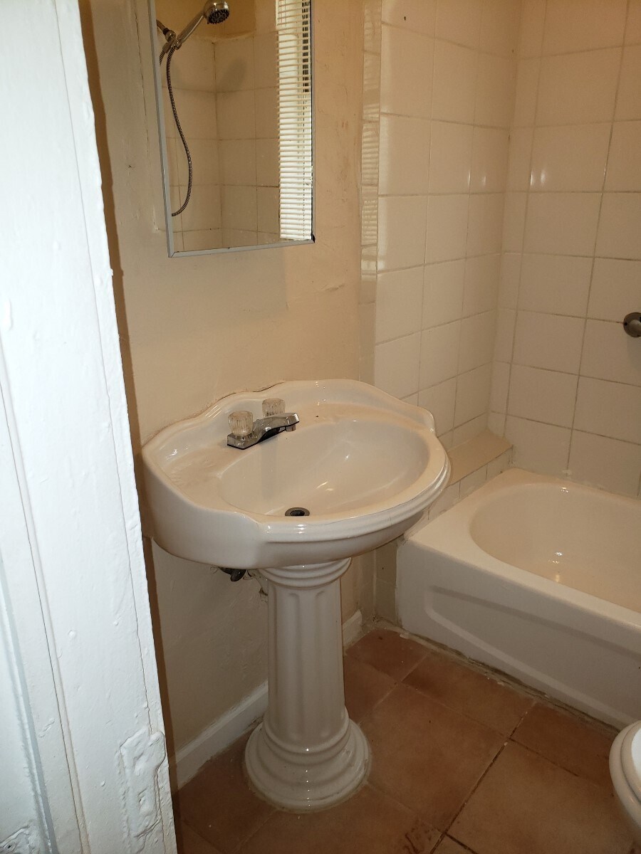 Bathroom - 2110 W Flagler St