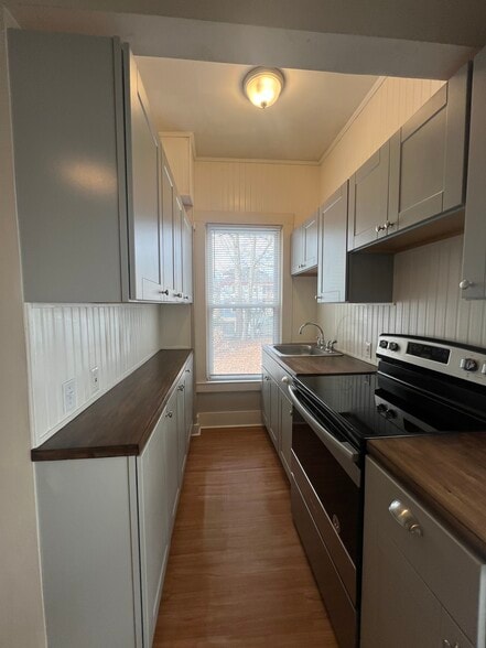 Building Photo - 21 William St