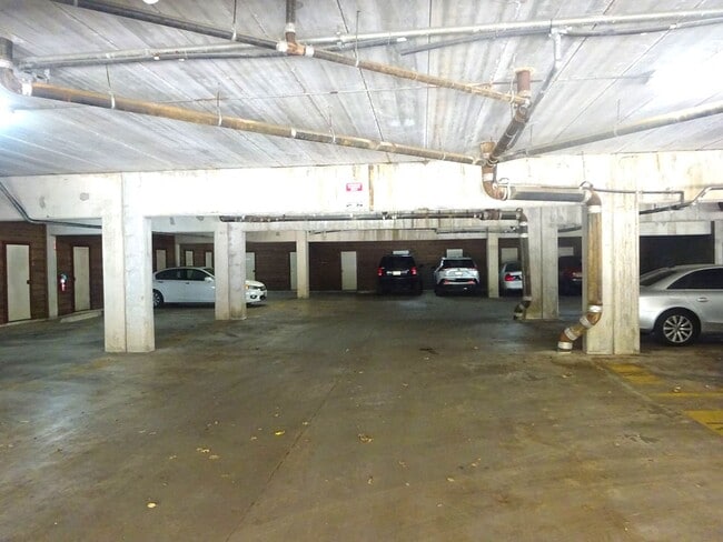 Building Photo - For Lease | 1 Bed, 1 Bath | 650 Sq Ft | Stratford on Baldwin Condo |