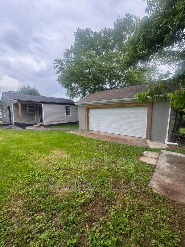 Building Photo - 3351 Coffman Dr
