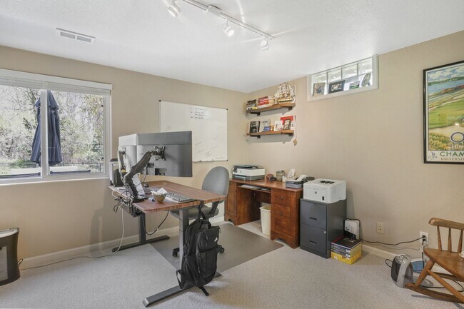 Building Photo - Spacious 4 Bedroom in Millard