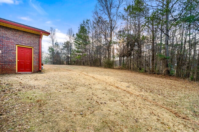 Building Photo - 131 McWhirter Pl