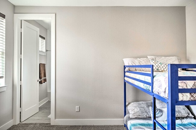 Building Photo - 6403 Bowling Green St