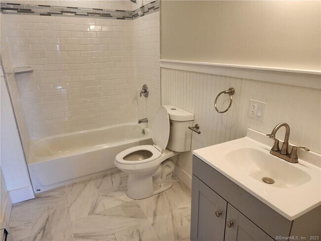 Building Photo - 126 Downing St