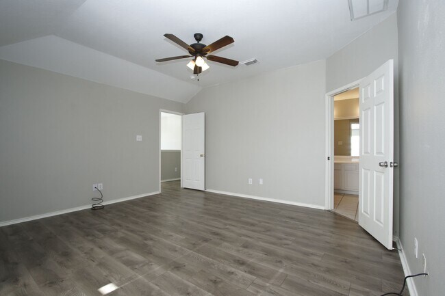 Building Photo - 18926 Piney Way Dr