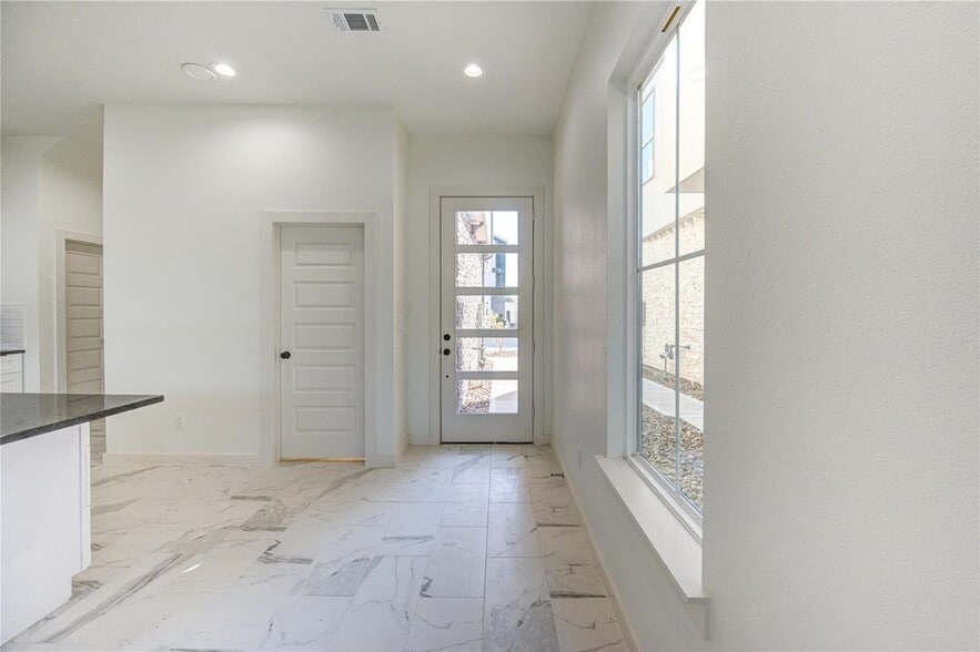 Building Photo - 2903 El Fenice Ln