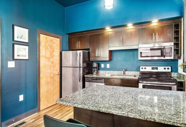 Building Photo - 206 N 1st St