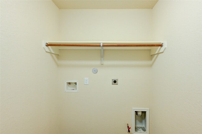 Building Photo - 14839 Fir Knoll Way