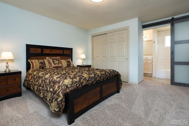 Building Photo - 1444 NW Canyon Dr