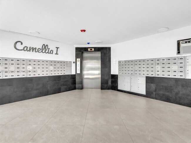 Building Photo - 1770 NE 191st St