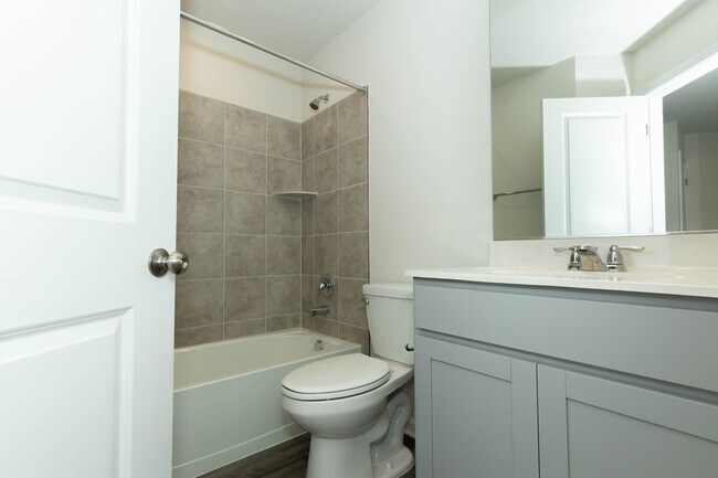 Building Photo - 3 Bed, 2 Full/2 Half Bath, Well Maintained Townhome in Inwood, WV