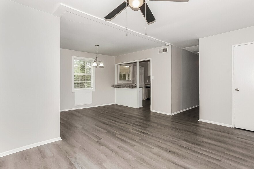 Building Photo - 674 Morton Ave NE