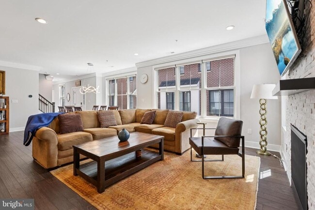 Building Photo - 45 Riverwalk