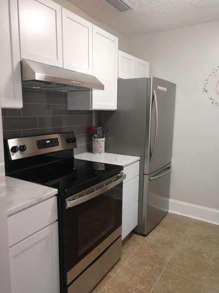 kitchen - 2510 W 9th St