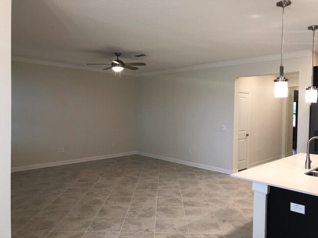 Building Photo - Lakefront Single Story 3/2 Home  FREE wash...