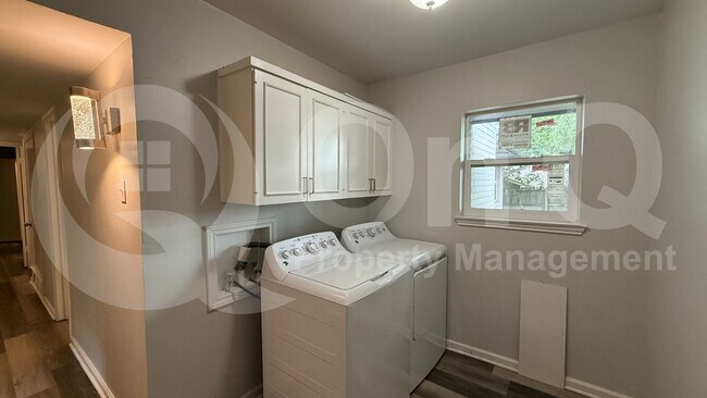 Building Photo - 306 Wildbriar Dr