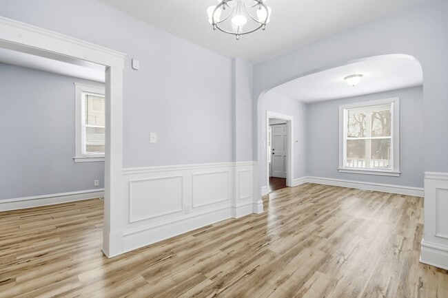 Building Photo - 7148 Kensington Ave