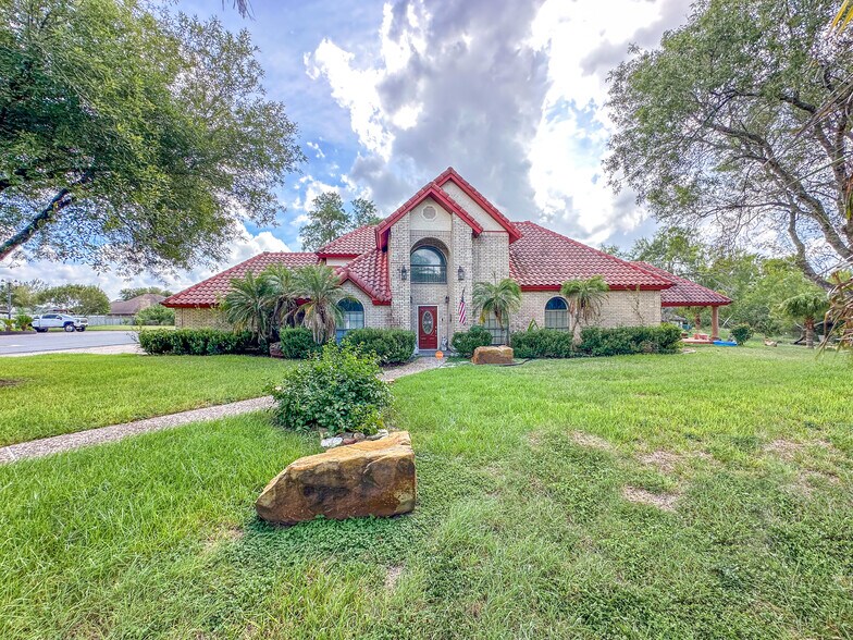 Primary Photo - 3206 E Cobblestone Creek Dr