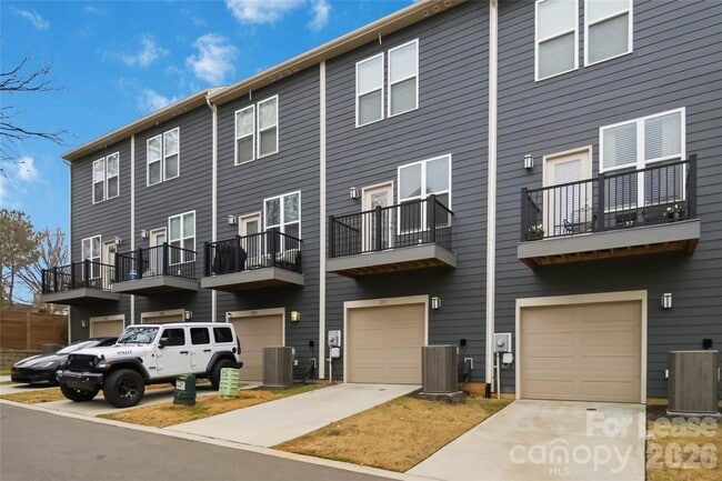 Building Photo - 3011 Citizens Ln