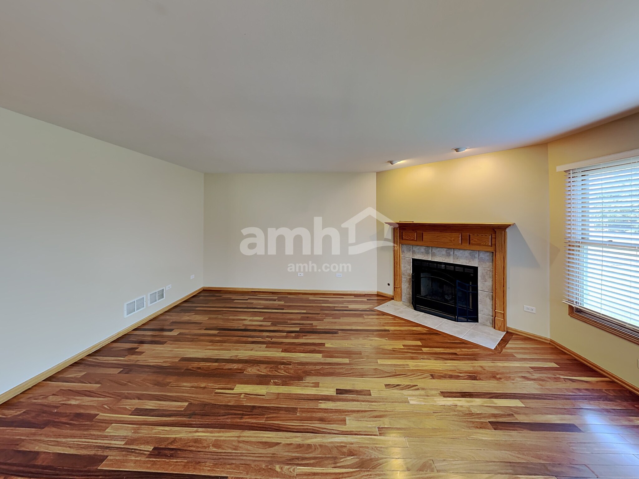 Building Photo - 302 Thames Dr