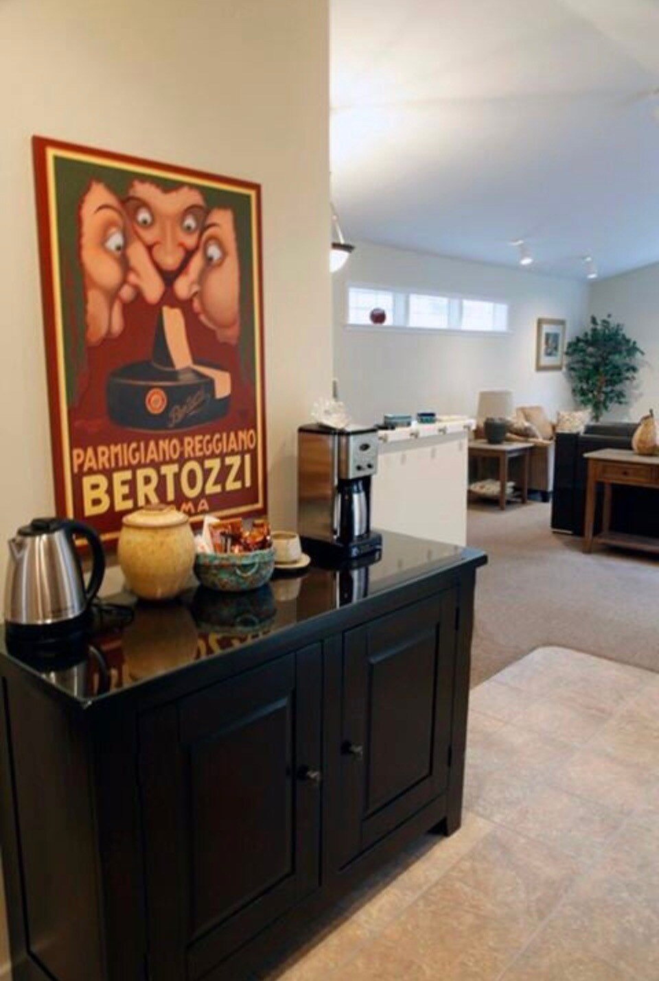 Serving sidebar - 445 S 4th St