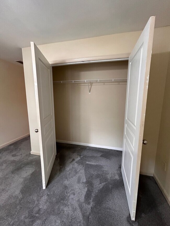 Building Photo - Two Bedrooms Available in this Three Bedroom Flat, Female Applicants!