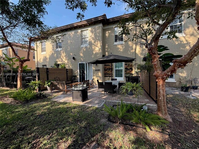 Building Photo - 6923 Julia Gardens Dr