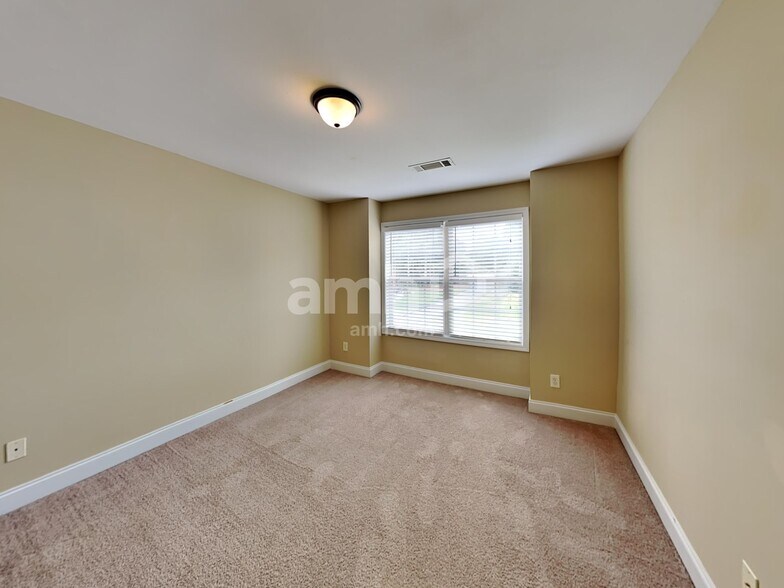 Building Photo - 103 Oakwind Pky