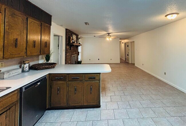 Building Photo - 816 Teresa Dr