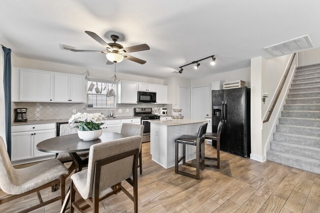 Building Photo - 2651 Skyview Shadows Ct