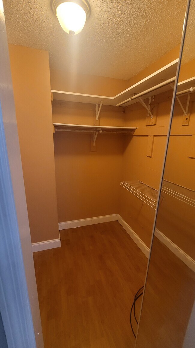 Master walkin closet - 7338 NW 75th St
