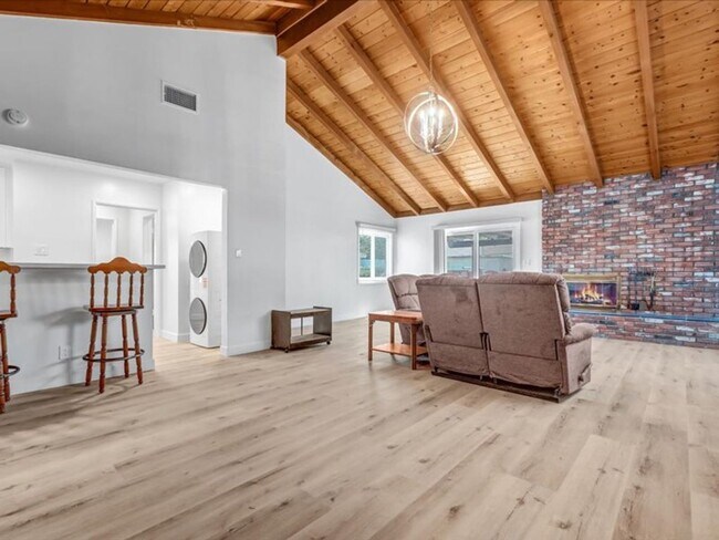 Building Photo - 4847 Ocana Ave