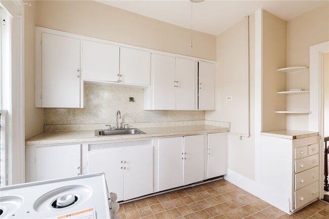 Building Photo - 18 Vick Park B