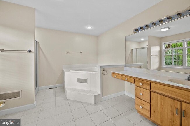 Building Photo - 1238 Hunters Rd