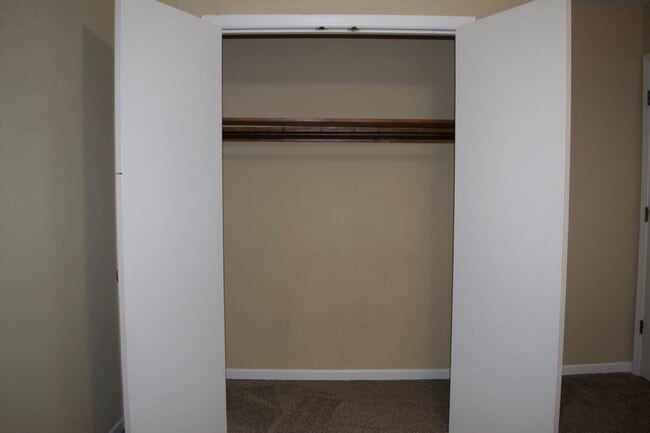 Building Photo - Nice 3 Bedroom 2.5 Bathroom Townhome