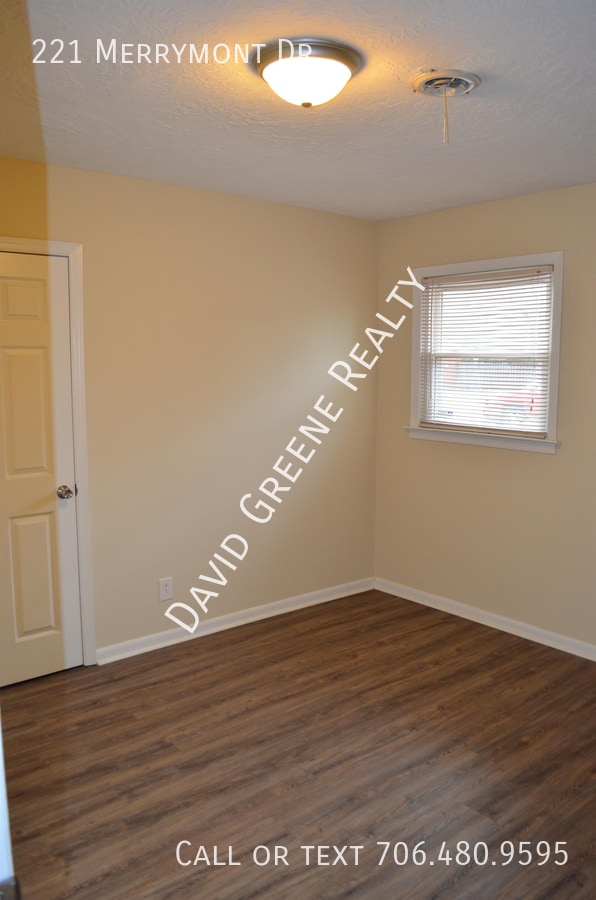 Building Photo - 221 Merrymont Dr