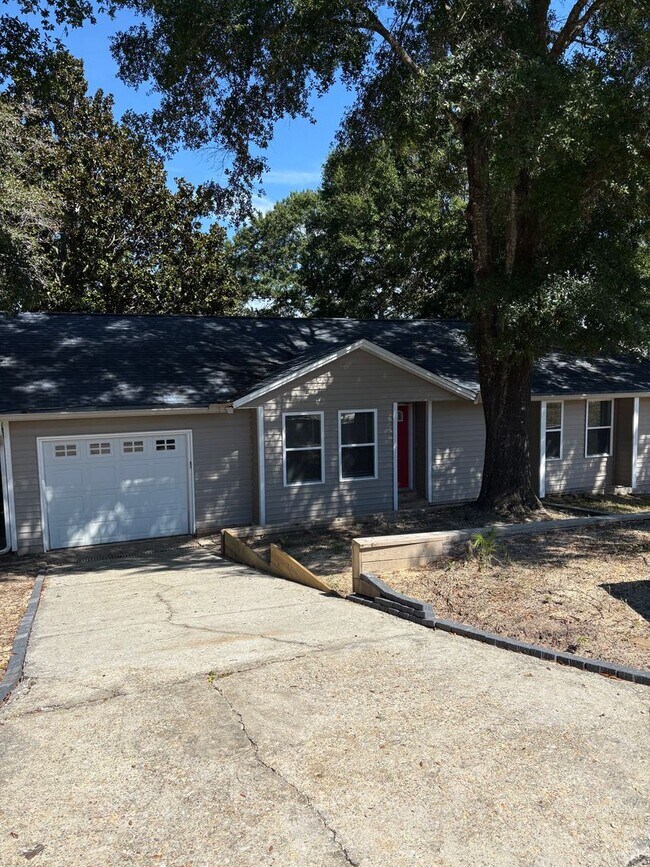 Primary Photo - Charming 2-Bedroom, 2-Bath Home in the Hea...
