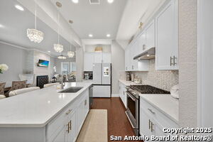 Building Photo - 620 N Guenther Ave