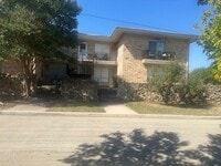 Building Photo - Ground floor Apartment near Camp Bowie on ...